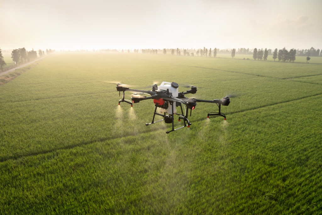 Drone pulvérisant les néonicotinoïdes
